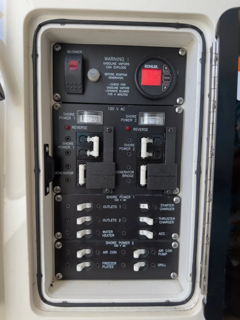 Slide: The Image of Boston Whaler 350 Outrage 2016 - 6036328