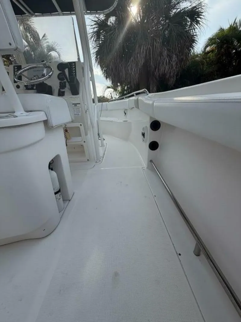 Slide: The Image of Robalo R222 2015 - 5885275
