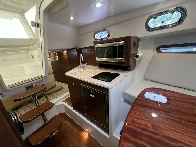 Slide: The Image of Pursuit 34 AUDACIOUS - Interior 2020 Pursuit 34 AUDACIOUS - 5885311