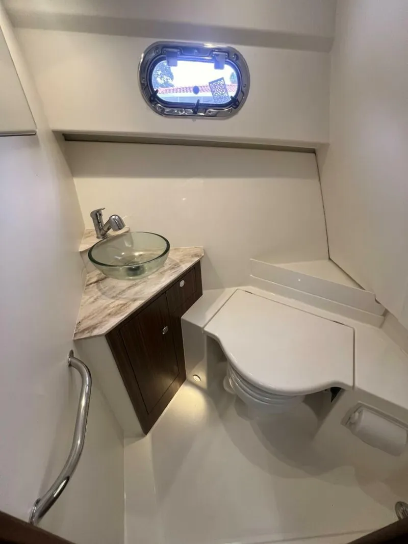 Slide: The Image of Pursuit 34 AUDACIOUS - Interior 2020 Pursuit 34 AUDACIOUS - 5885317