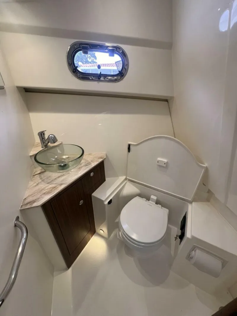 Slide: The Image of Pursuit 34 AUDACIOUS - Interior 2020 Pursuit 34 AUDACIOUS - 5885318