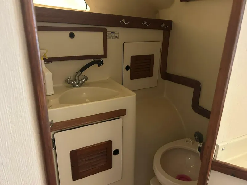 Slide: The Image of 1991 Tillotson-Pearson Manta - 5908701