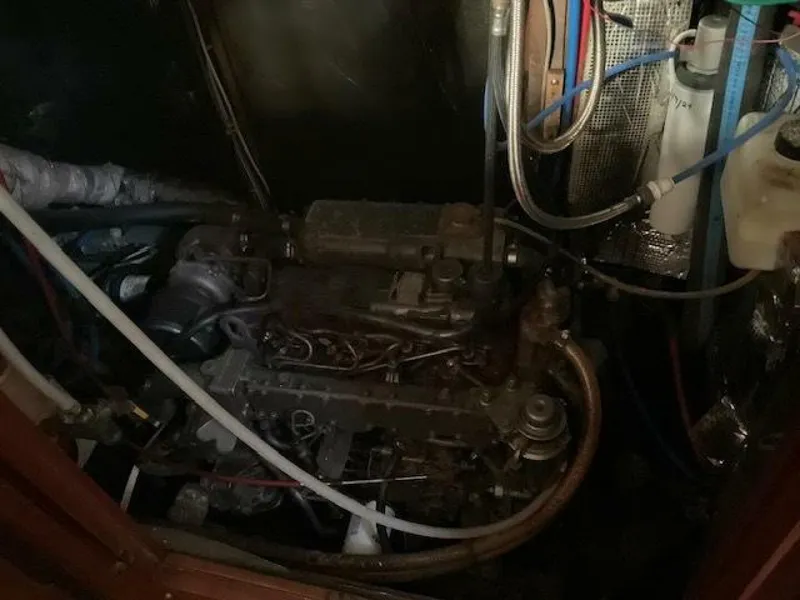 Slide: The Image of V2 Engine - 5920555