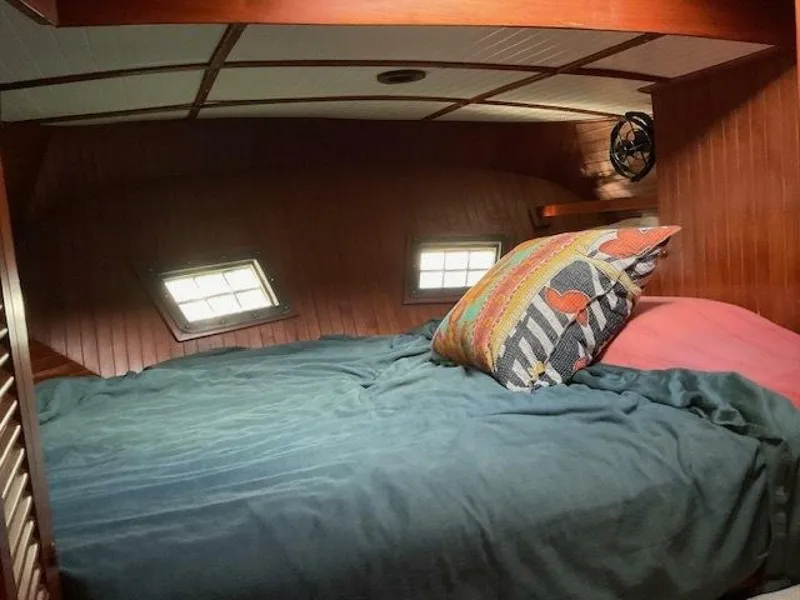 Slide: The Image of V2 Aft Berth Close - 5920551