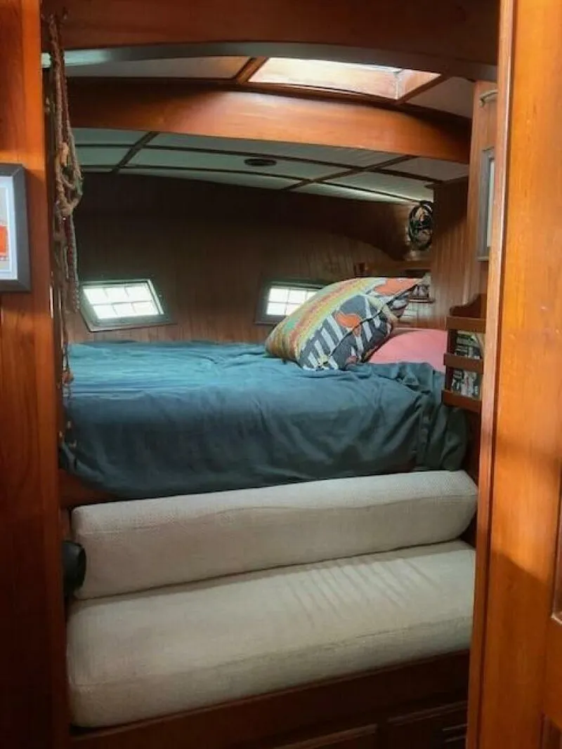 Slide: The Image of V2 Aft Berth - 5920554