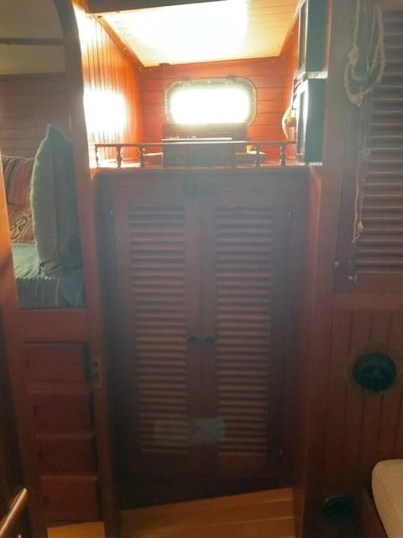 Slide: The Image of V2 Aft Berth Locker - 5920553