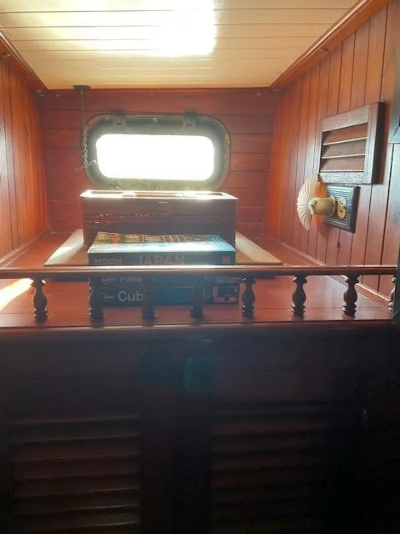 Slide: The Image of V2 Aft Berth Shelf - 5920552