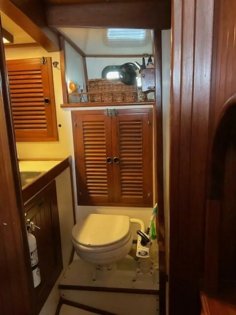 Slide: The Image of V2 Aft Head - 5920549