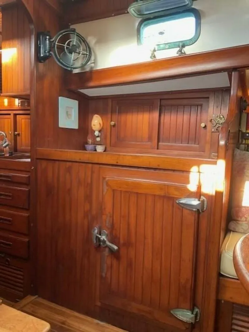 Slide: The Image of V42 Fridge - 5920575