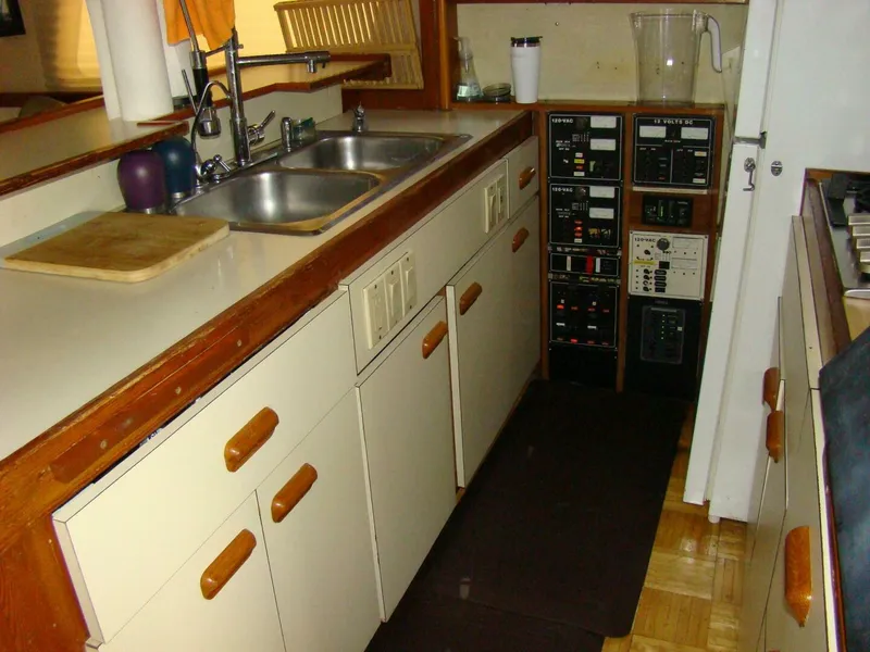 Slide: The Image of Custom Trawler 1991 - 5885825