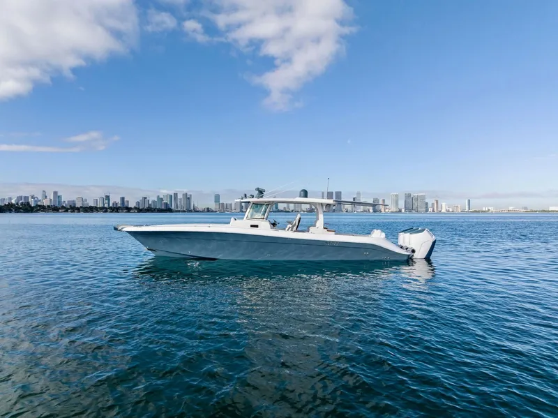 The Image of HCB 42 Lujo 2023 - 5886099