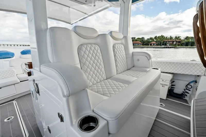 Slide: The Image of HCB 42 Lujo 2023 - 5886294