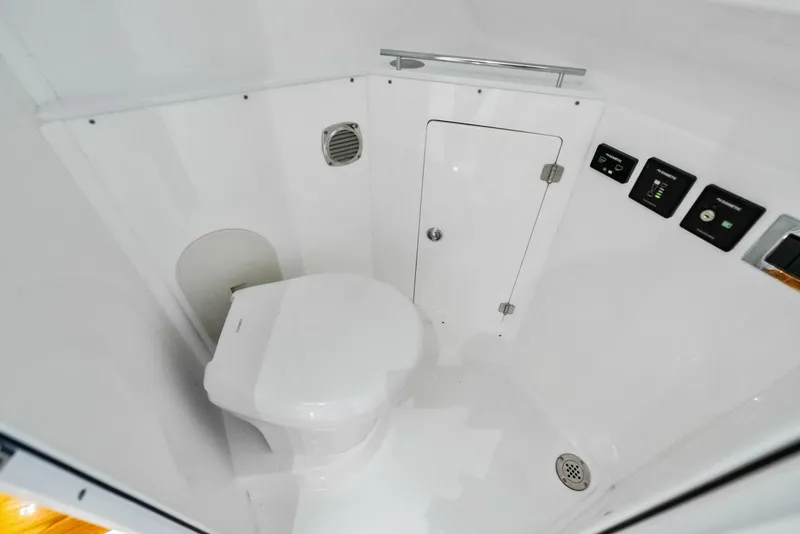 Slide: The Image of HCB 42 Lujo 2023 - 5997536