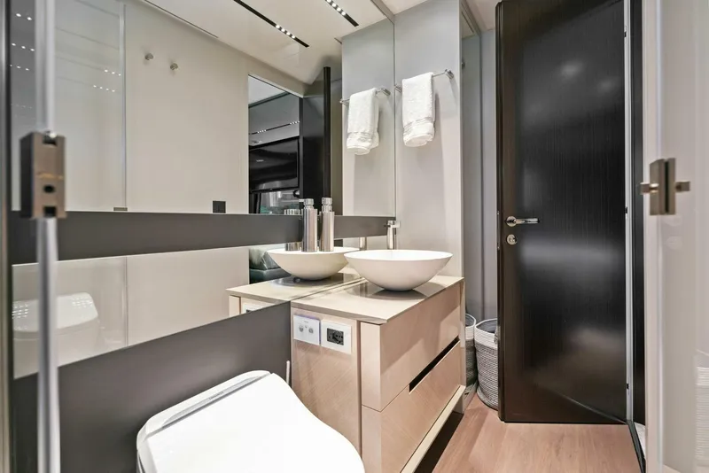 Slide: The Image of Pershing GTX Motoryacht 2023 - 5886919