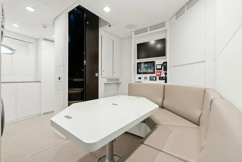 Slide: The Image of Pershing GTX Motoryacht 2023 - 5886932