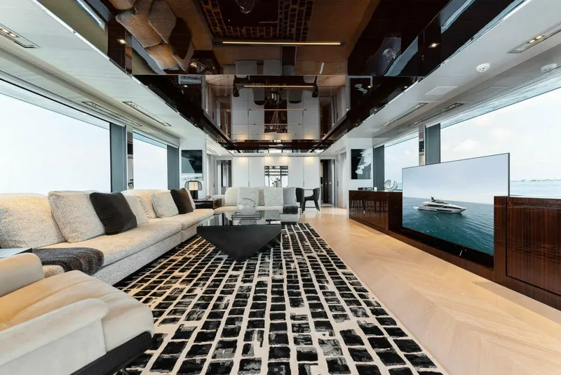 Slide: The Image of Riva Dolcevita 2023 - 5888948