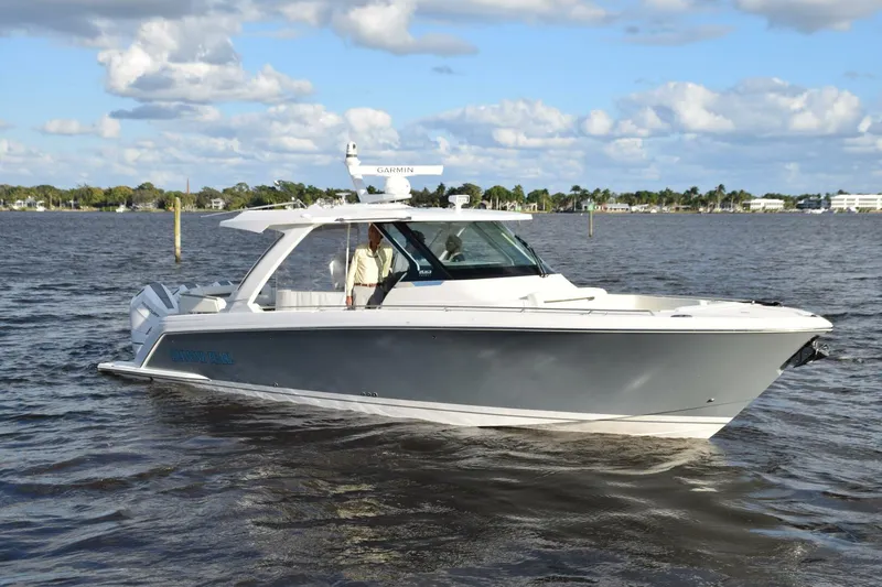 The Image of Tiara 38 LS 2024 - undefined