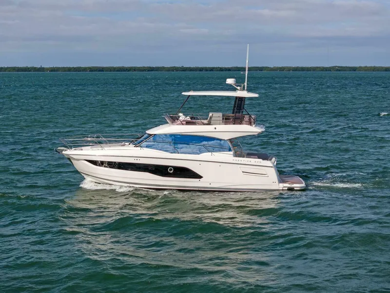 The Image of 2024 42 Prestige Flybridge - Profile - 5888272