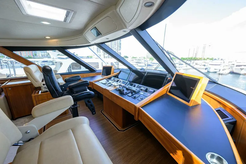 Slide: The Image of Viking 92 SPECULATOR - Skybridge Helm 2017 Viking 92 SPECULATOR - 7650332