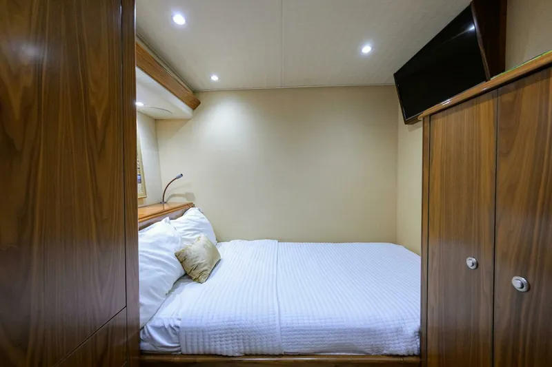 Slide: The Image of Viking 92 SPECULATOR - Guest Stateroom Midship Port 2017 Viking 92 SPECULATOR - 7650381