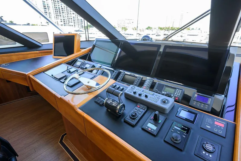 Slide: The Image of Viking  92 SPECULATOR - Skybridge Helm 2017 Viking 92 SPECULATOR - 5888556