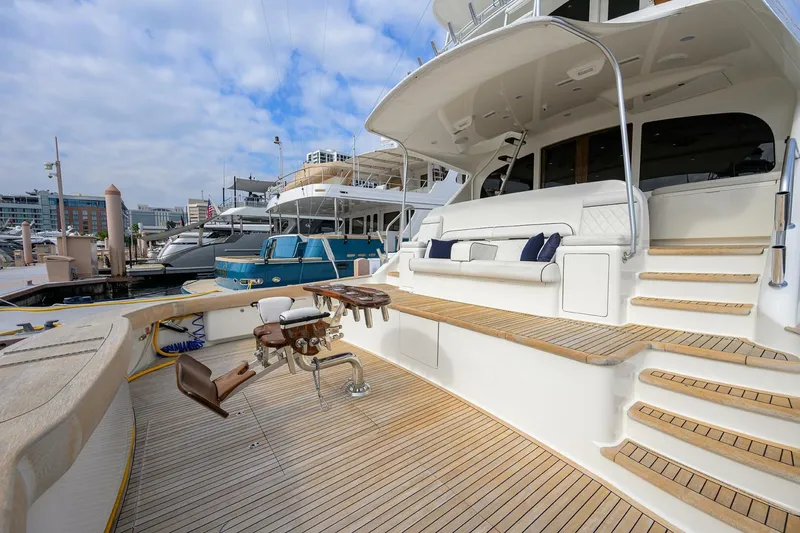 Slide: The Image of Viking  92 SPECULATOR - Cockpit 2017 Viking 92 SPECULATOR - 5888560