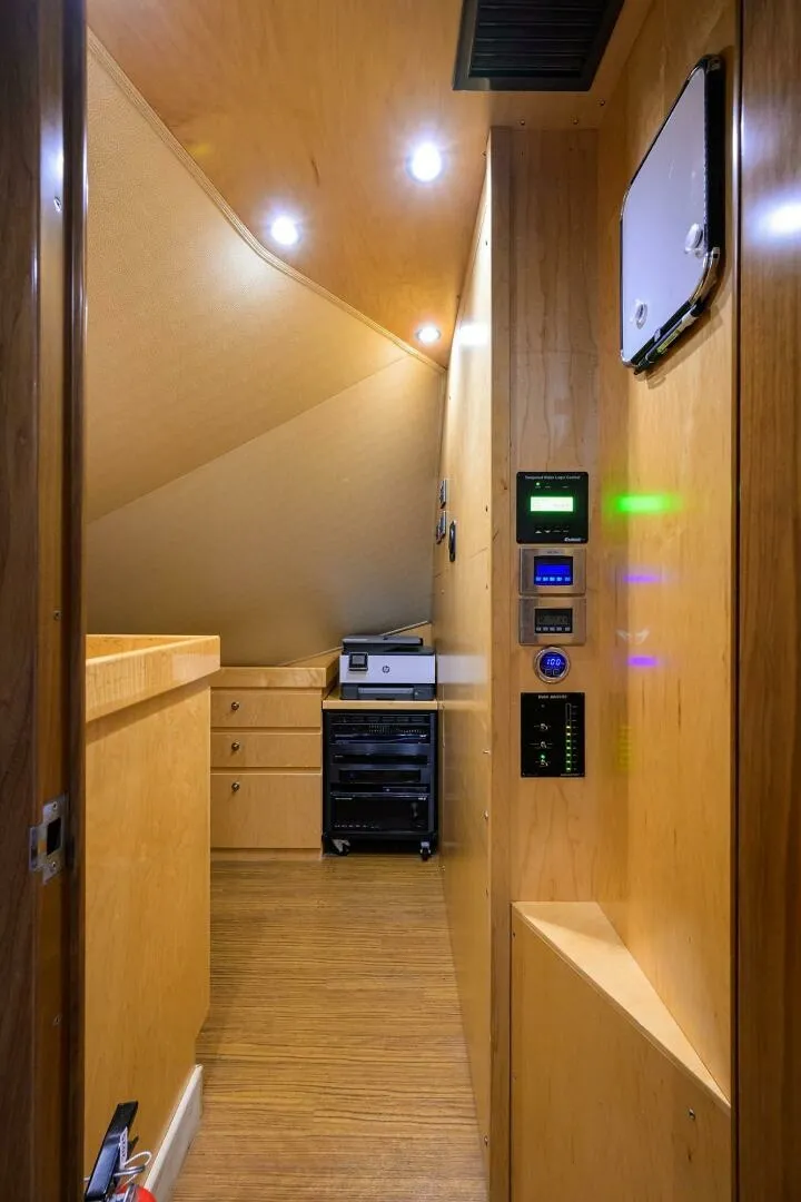 Slide: The Image of Viking 92 SPECULATOR - Pantry Bunk Room 2017 Viking 92 SPECULATOR - 7650388