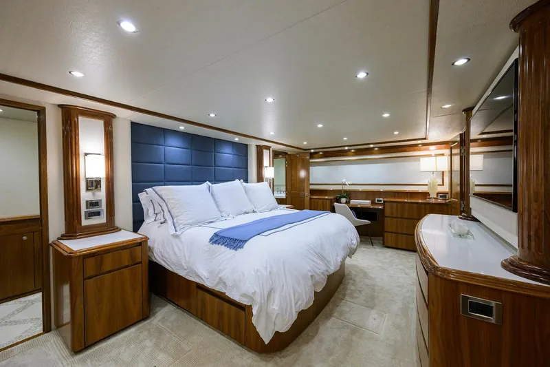 Slide: The Image of Viking  92 SPECULATOR - Master Stateroom 2017 Viking 92 SPECULATOR - 5888606
