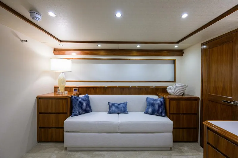 Slide: The Image of Viking  92 SPECULATOR - Master Stateroom 2017 Viking 92 SPECULATOR - 5888610