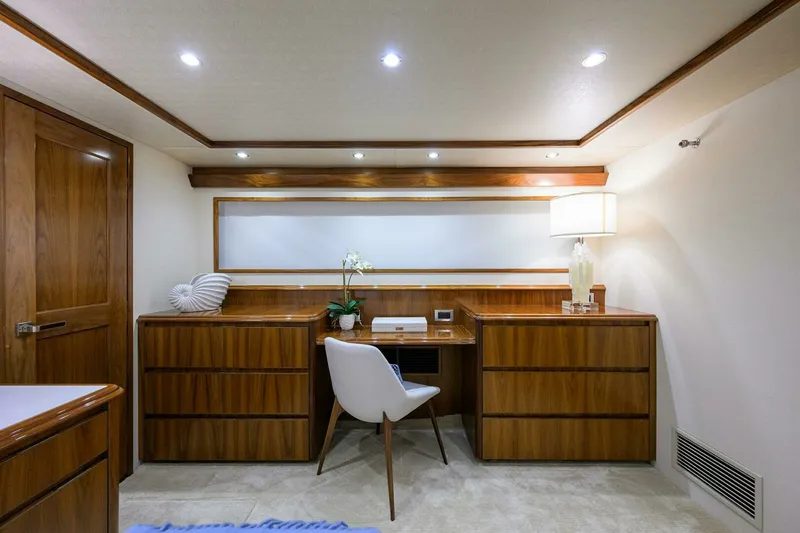 Slide: The Image of Viking 92 SPECULATOR - Master Stateroom 2017 Viking 92 SPECULATOR - 7650358