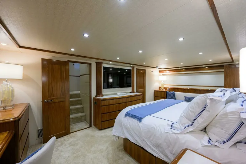 Slide: The Image of Viking 92 SPECULATOR - Master Stateroom 2017 Viking 92 SPECULATOR - 7650355