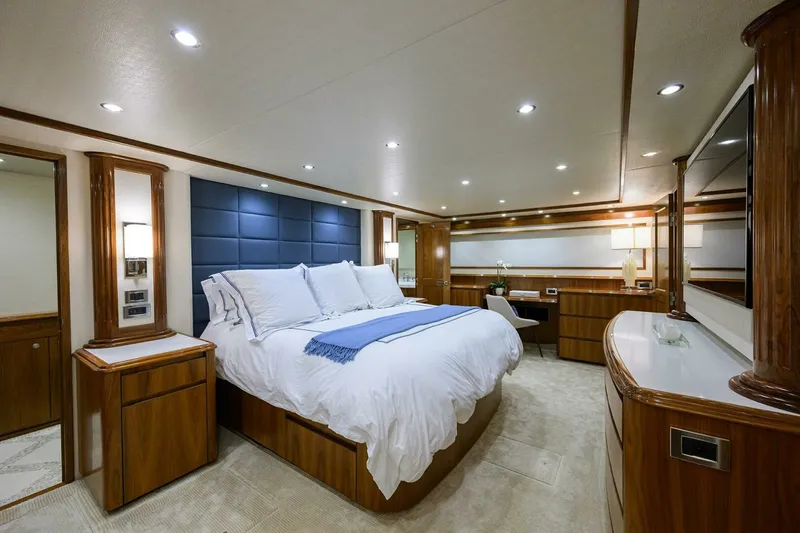 Slide: The Image of Viking 92 SPECULATOR - Master Stateroom 2017 Viking 92 SPECULATOR - 7650354