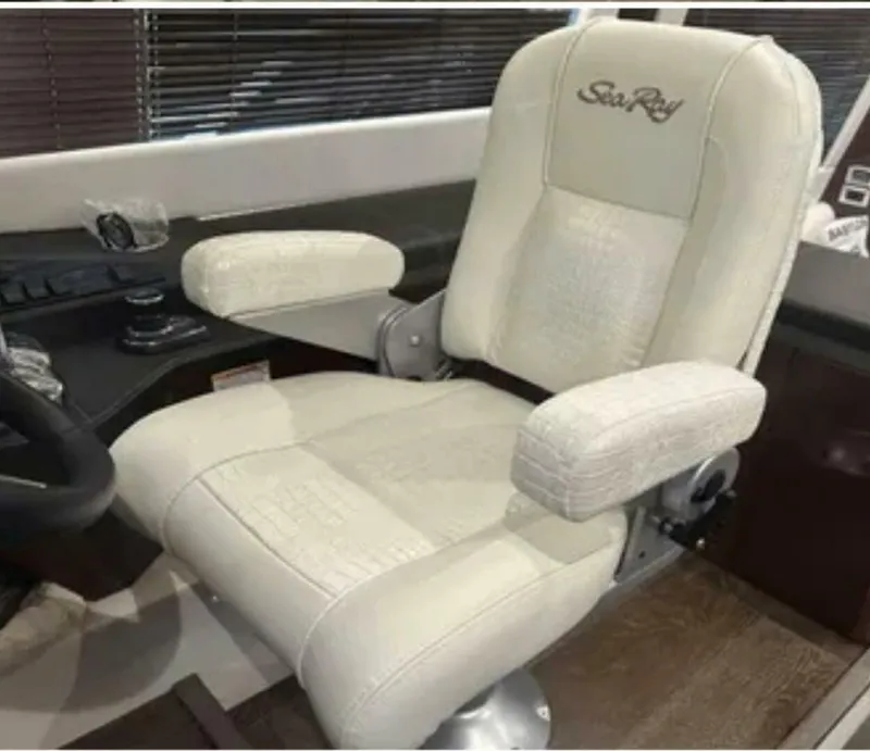 Slide: The Image of Sea Ray 51 Fly 2017 - 5890719