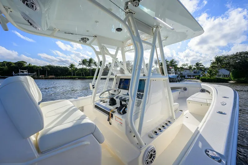 Slide: The Image of SeaVee 340Z 2024 - 5890124