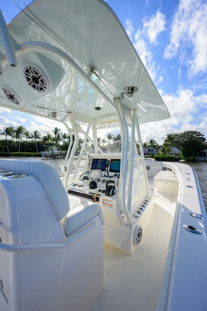 Slide: The Image of SeaVee 340Z 2024 - 5890125