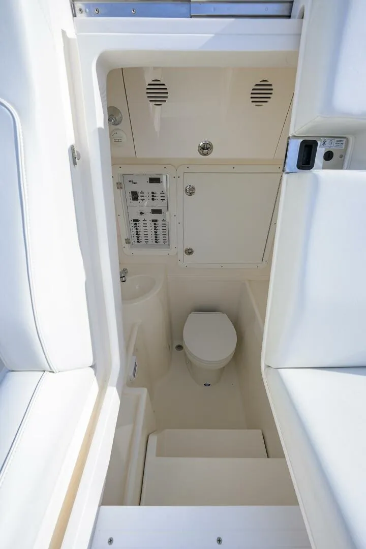 Slide: The Image of SeaVee 340Z 2024 - 5890150