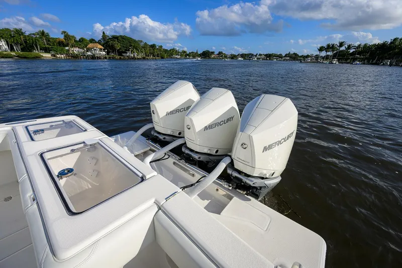 Slide: The Image of SeaVee 340Z 2024 - 5890152