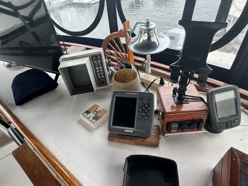 Slide: The Image of 44' Marine Trader Flybridge Helm - 5923427