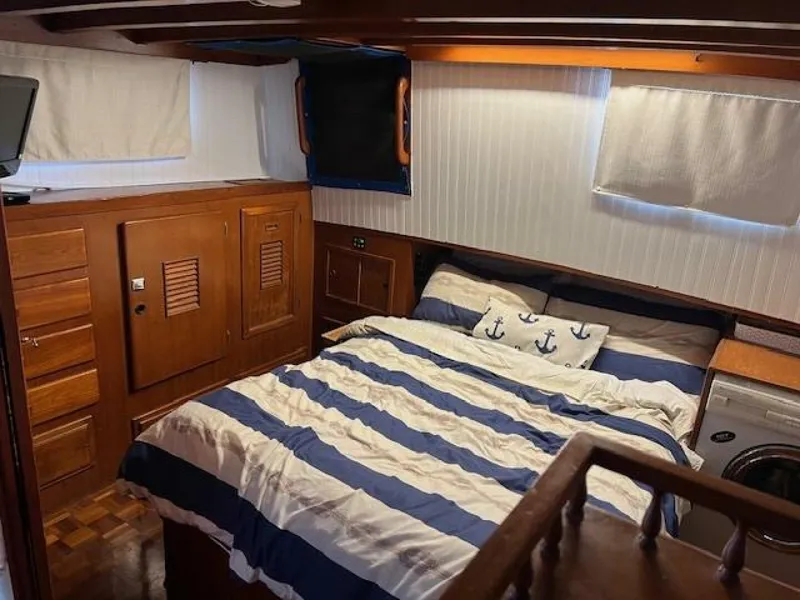 Slide: The Image of 44' Marine Trader Master Stateroom - 5923338