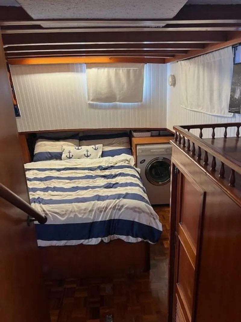 Slide: The Image of 44' Marine Trader Master Stateroom - 5923574