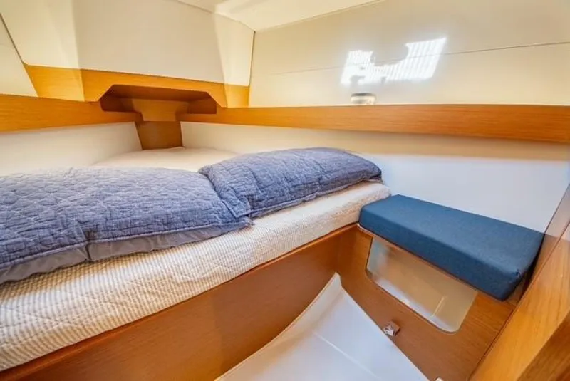 Slide: The Image of Jeanneau 349 2023 - 5889722