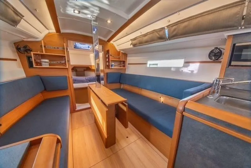 Slide: The Image of Jeanneau 349 2023 - 5889730