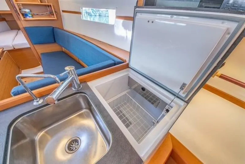 Slide: The Image of Jeanneau 349 2023 - 5889740