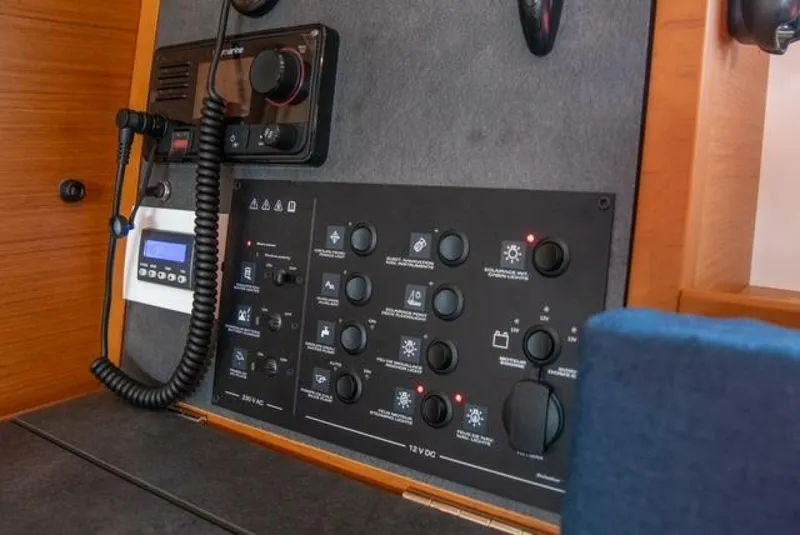 Slide: The Image of Jeanneau 349 2023 - 5889743