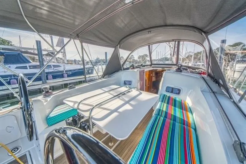 Slide: The Image of Jeanneau 349 2023 - 5889745