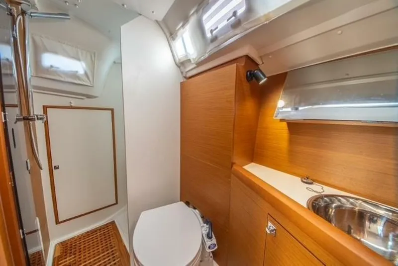 Slide: The Image of Jeanneau 349 2023 - 5889717