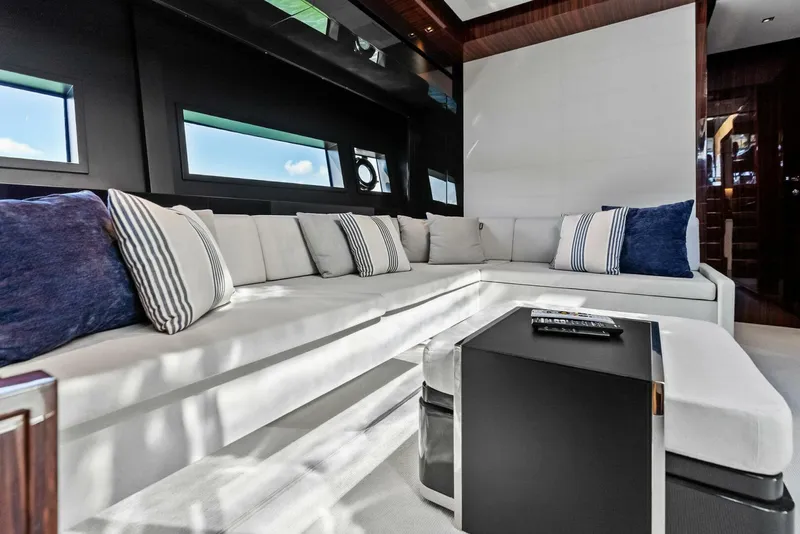 Slide: The Image of Riva Perseo Super 2023 - 5889648