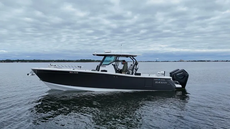 The Image of Blackfin 332 CC - Port Profile 2024 Blackfin 332 Center Console - 5889652