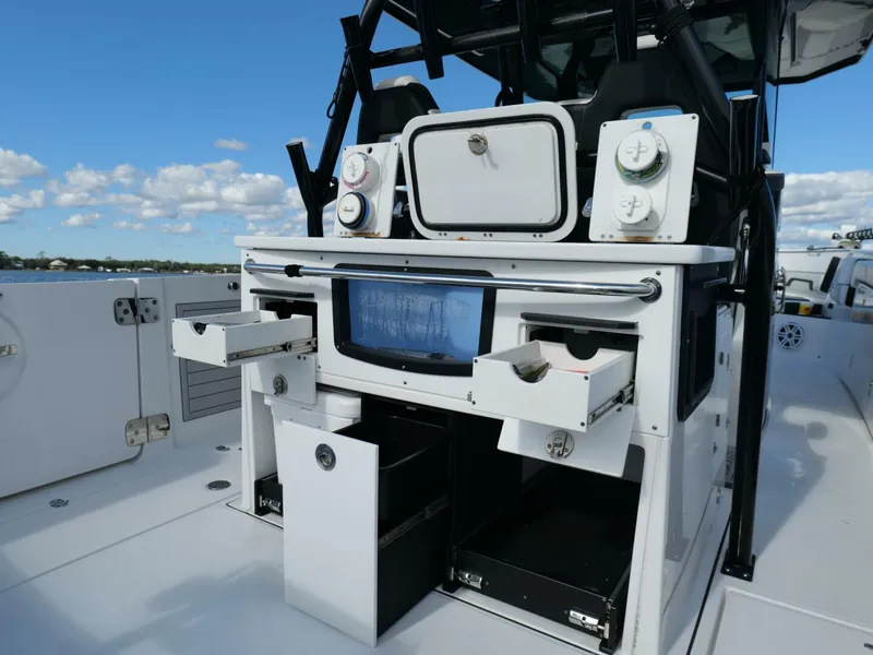 Slide: The Image of Blackfin 332 CC - Cockpit 2024 Blackfin 332 Center Console - 5889741