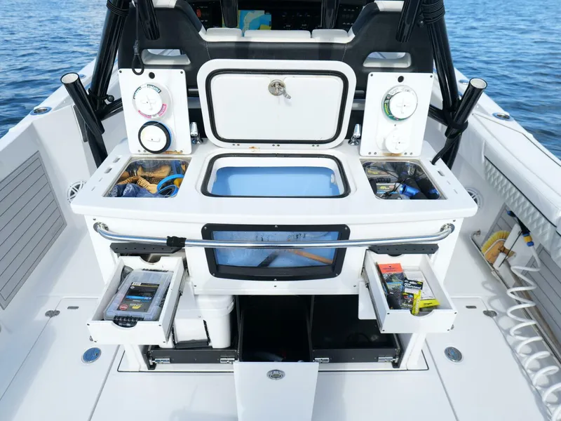 Slide: The Image of Blackfin 332 CC - Cockpit 2024 Blackfin 332 Center Console - 5889746